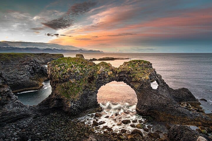 Excursión privada de un día a Snaefellsnes en un Mercedes Benz Clase V
