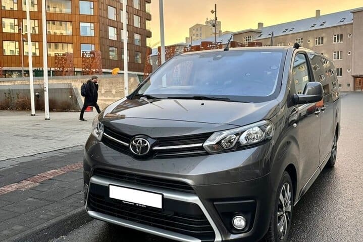 Traslado privado de lujo desde Reykjavik a Blue Lagoon