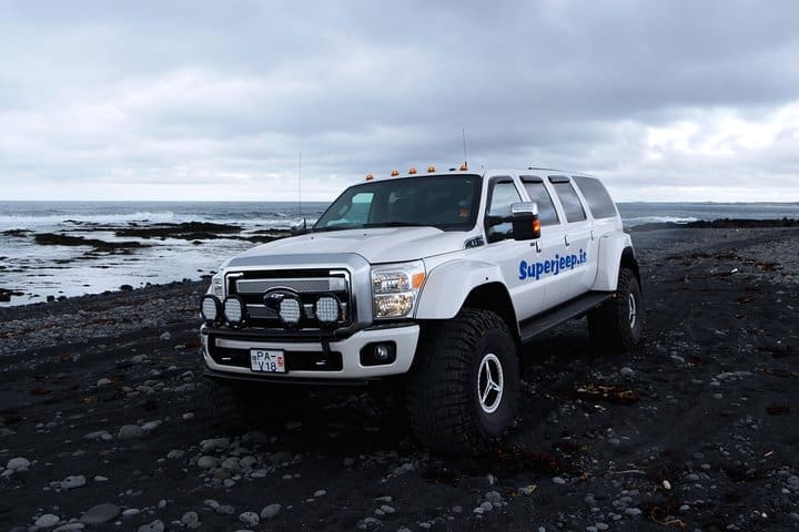 Tour privado del Círculo Dorado de Monster Truck en Superjeep desde Reykjavik