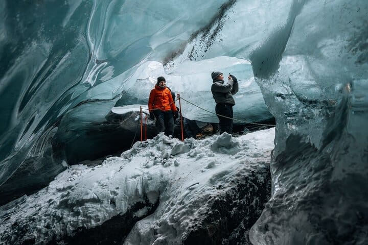 Excursión a la cueva de hielo y al glaciar en Glacier Monster Truck desde Gullfoss