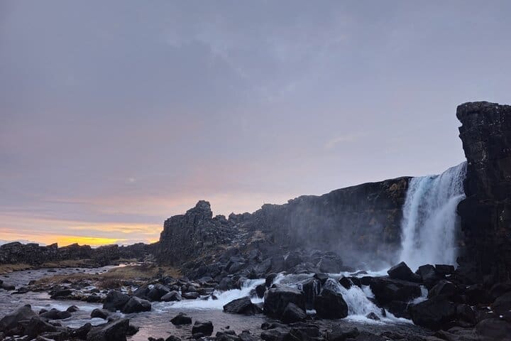 Tour privado en círculo dorado con túnel de lava (opcional)