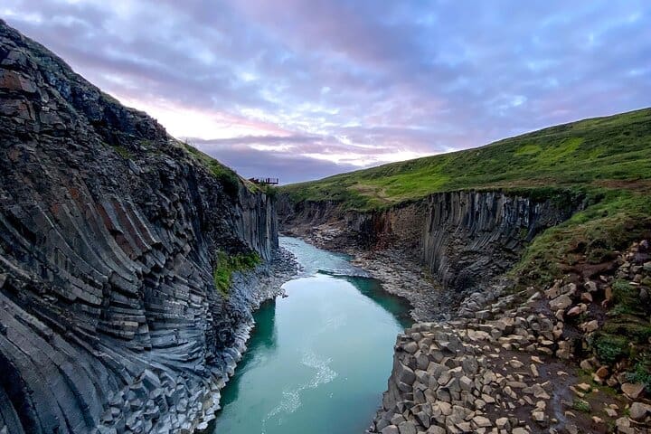 Caminata por el cañón de Stuðlagil y baños de Vök – excursión en tierra