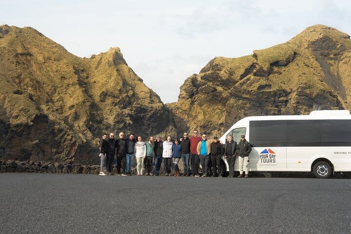 Reikiavik : Tour en minibús por las islas Westman, los volcanes y los frailecillos