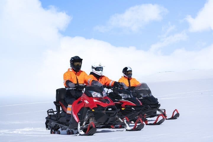 Paseos en moto de nieve por el glaciar Langjökull desde la zona de Geysir