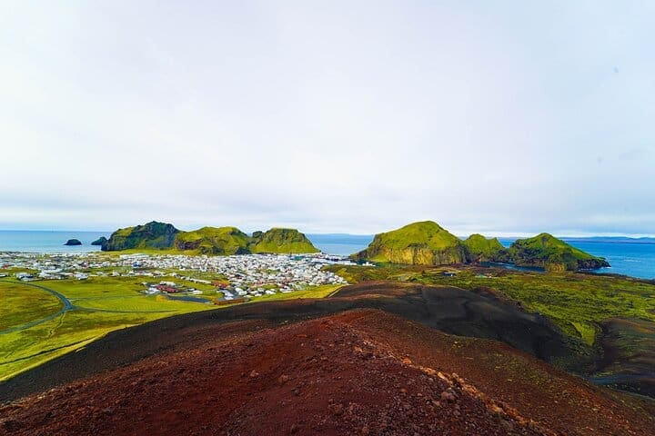 Excursión privada de un día a las islas Westmann : frailecillos, acantilados y volcanes