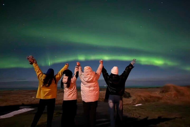 Reykjavik : Grupo pequeño de auroras boreales con sorpresa
