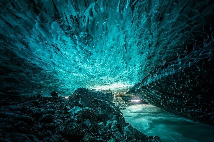 Tour a la cueva de hielo de zafiro desde Jökulsárlón – Grupo extra pequeño