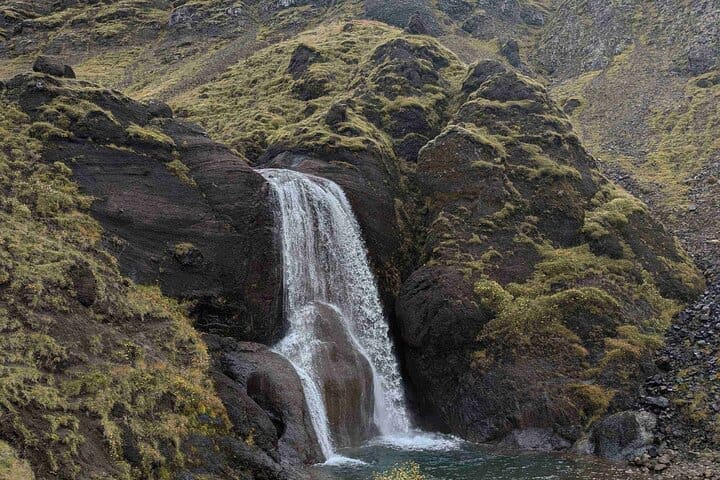 Caminata de un día a la cascada y el legado de Grimannsfell