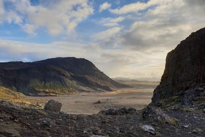 Caminata de un día a cuevas de lava y elfos