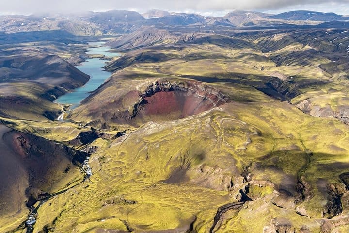 Vuelo turístico sobre cráteres y montañas del Laki