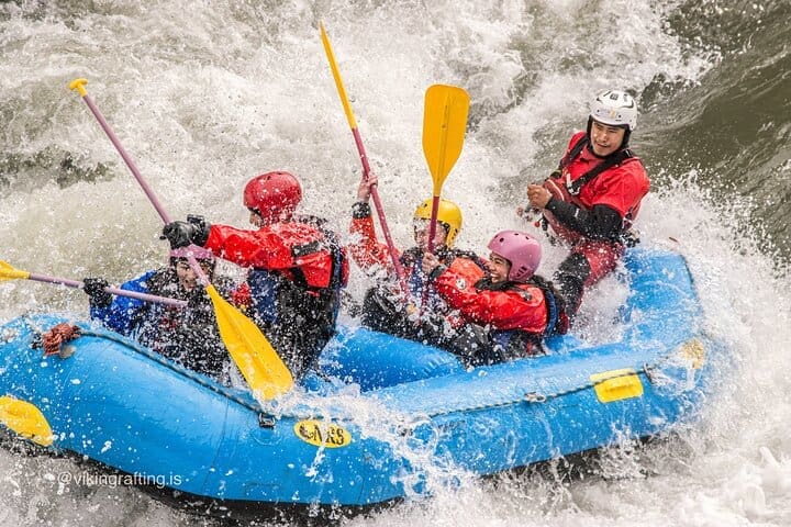Rafting de grado 4 – Traje de seda, cañón y adrenalina