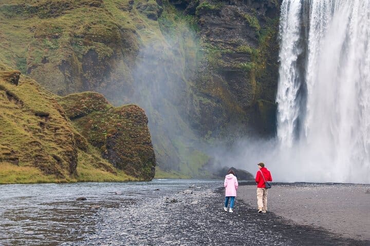 Tour para grupos pequeños por el sur de Islandia, el glaciar y la playa de arena negra