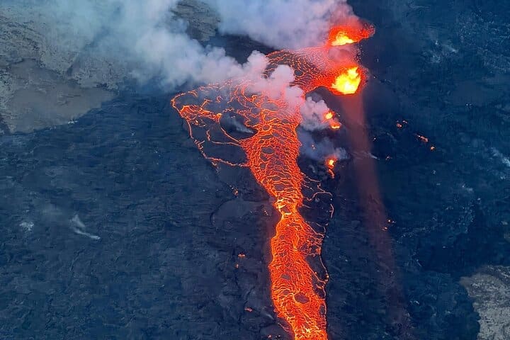 Excursión en helicóptero por la zona de la erupción volcánica de Islandia desde Reikiavik