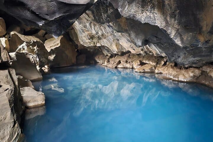 Tour privado de Akureyri Godafoss Myvatn Grjotagja Hverir Viti