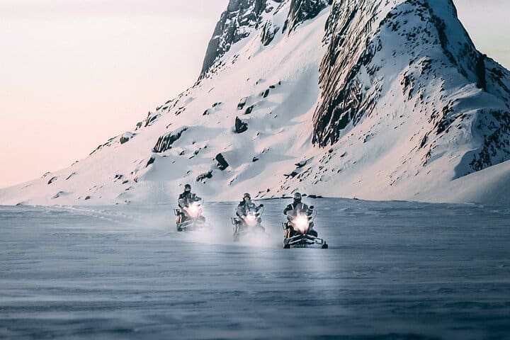 Reykjavik : Tour guiado en superjeep por el Círculo Dorado y motonieve