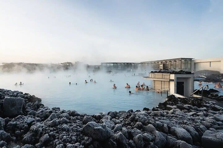 Círculo Dorado y Laguna Azul con Entrada