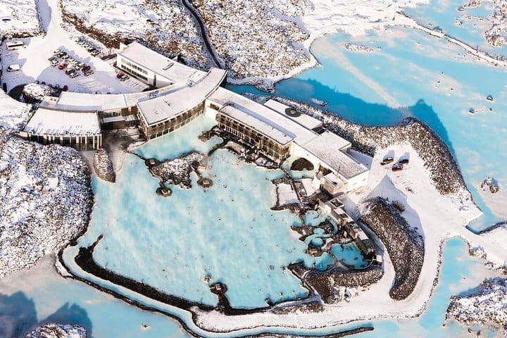Tour en grupo pequeño por el Círculo Dorado, el cráter del volcán y la laguna azul