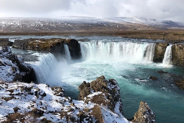 Lago Myvatn y cascada Godafoss para cruceros desde Husavik