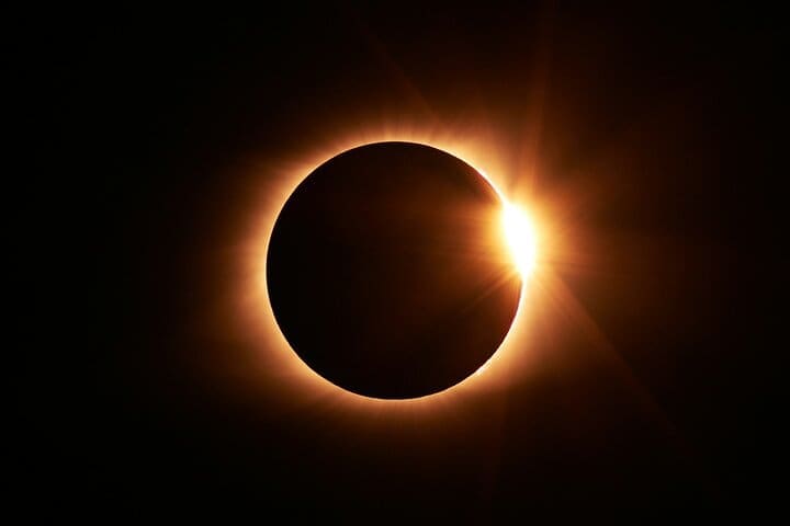 Tour de eclipse solar total en Islandia