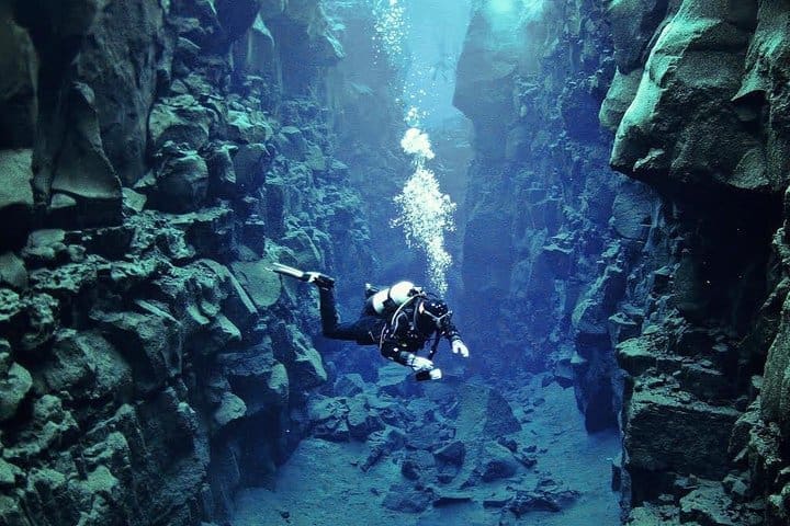 Silfra : Buceo entre placas tectónicas – Encuentro en el lugar