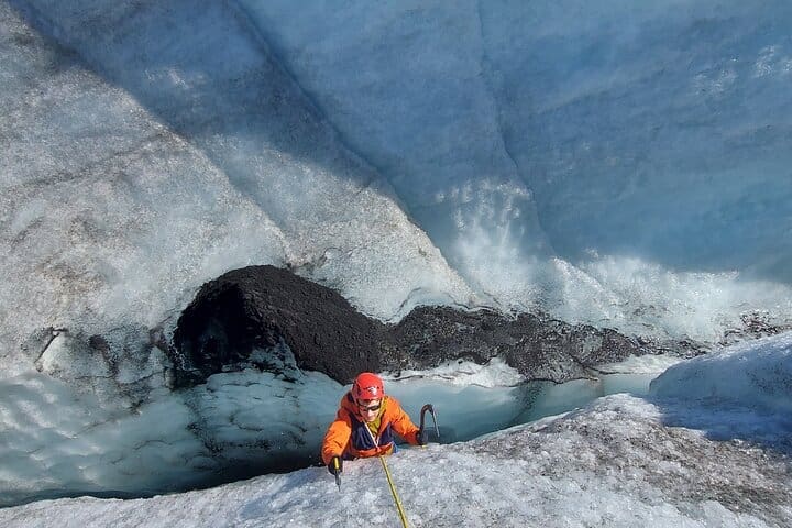 Escalada en hielo para grupos pequeños y senderismo en glaciares en Solheimajokull