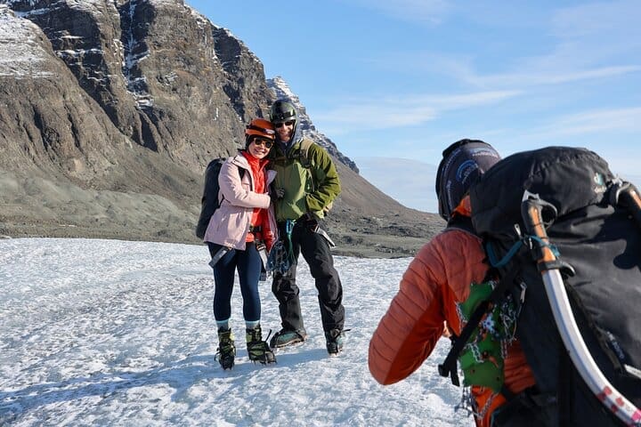 Capturan caminata por glaciar