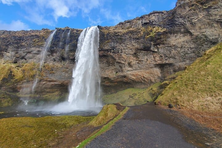 Aventura en la costa sur y la cueva de hielo de Katla desde Reikiavik en un 4×4