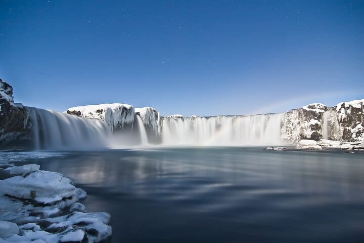 Tour Godafoss de invierno en Akureyri