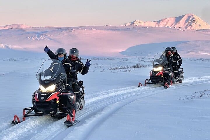Tour en moto de nieve por el lago Mývatn
