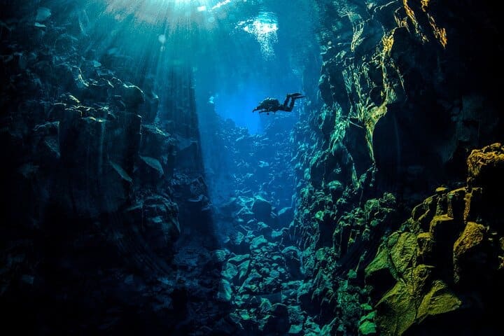 Diver the Divide: Silfra Fissure Scuba Tour | Recogida en Reikiavik