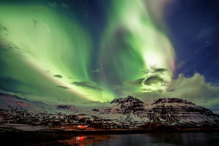 Experiencia mágica nocturna de invierno en Islandia