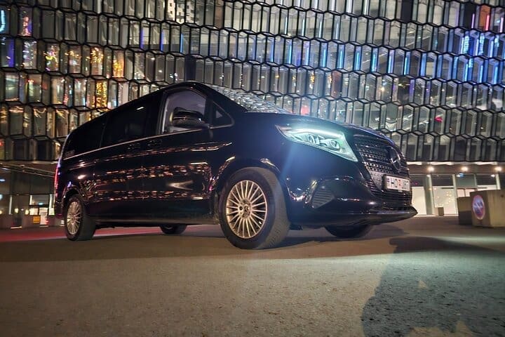 Transporte privado en monovolumen/SUV de lujo 5pax Aeropuerto de Keflavik-RKV