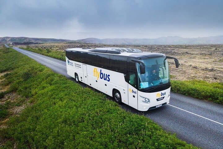 Traslado del aeropuerto de Islandia desde los hoteles de Reykjavík al aeropuerto KEF