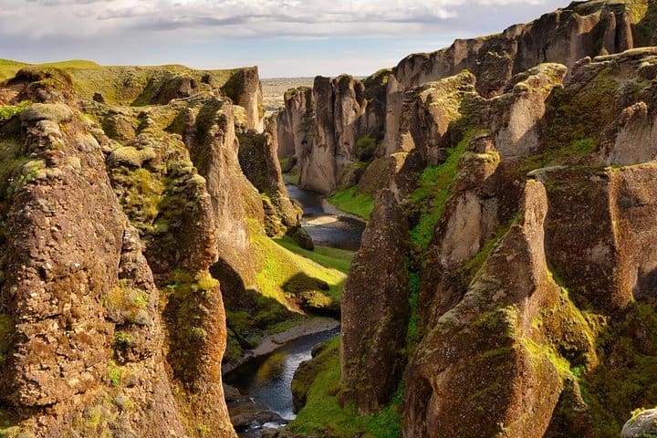 Reikiavik : Glacier Lagoon & Fjaðrárgjúfur Canyon Excursión para grupos pequeños