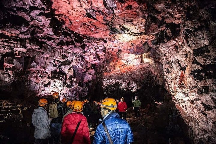 Reykjavik : El túnel de lava y el recorrido en grupo reducido del Círculo Dorado