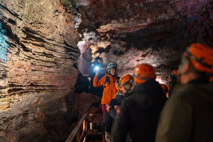 Desde Reikiavik: Recorrido nocturno por el túnel de lava y la aurora boreal
