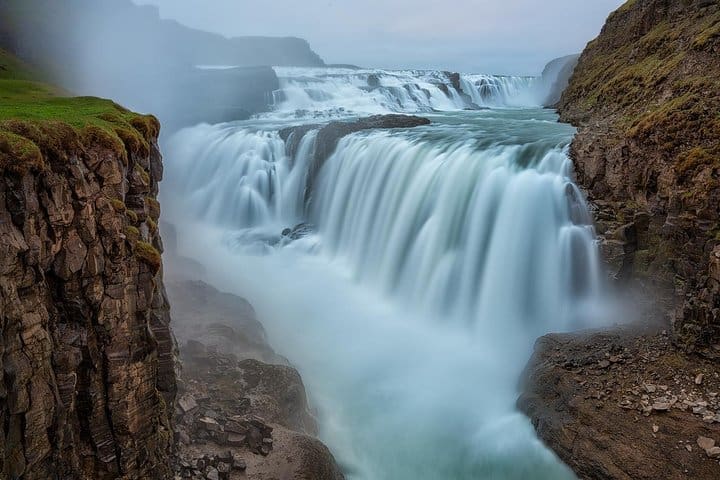 Excursión de un día a las cataratas del géiser y la laguna azul desde Reikiavik