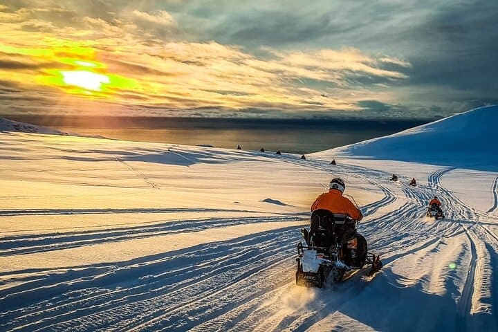 Excursión en moto de nieve por las tierras altas del sur de Islandia