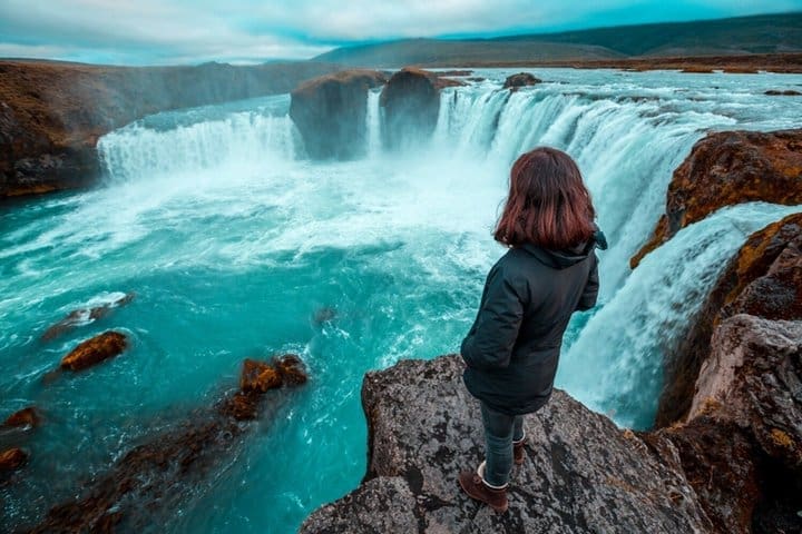 Tour por el lago Akureyri Myvatn Godafoss y los campos de lava
