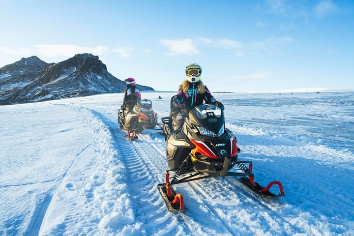 Motos de nieve por glaciares desde Reykjavik