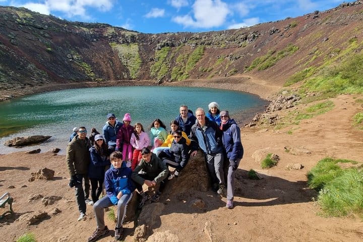 Familia Viaje de campamento con guía local en Islandia