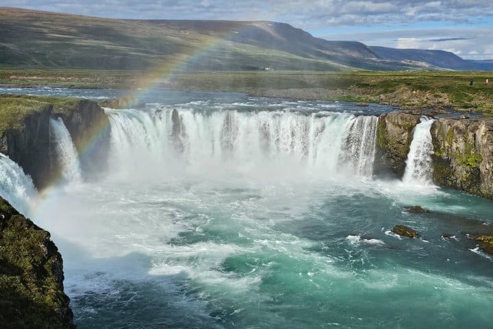 Tour de Akureyri al lago Myvatn y baños de naturaleza en grupos pequeños