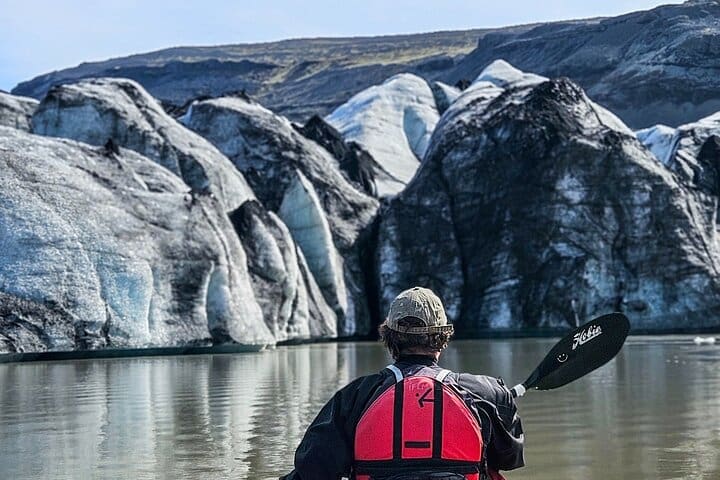 Kayak en la laguna glaciar Sólheimajökull