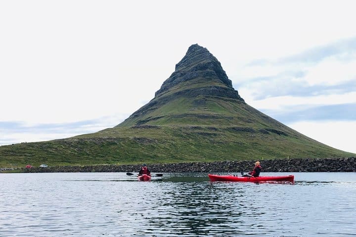 Aventura en kayak clásico por el monte. Kirkjufell