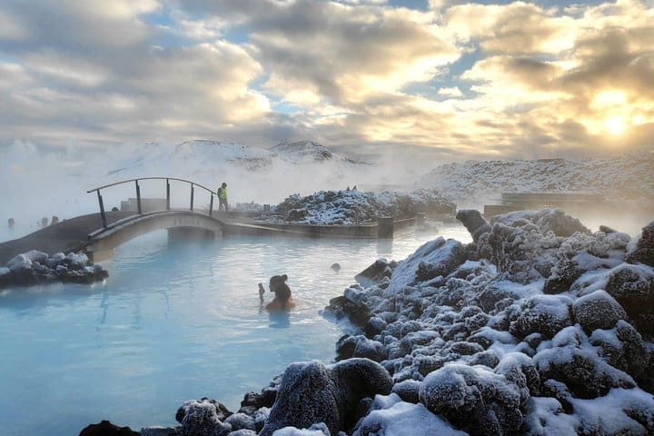 Blue Lagoon Premium y la península de Reykjanes | Tour privado de un día en un Mercedes Benz