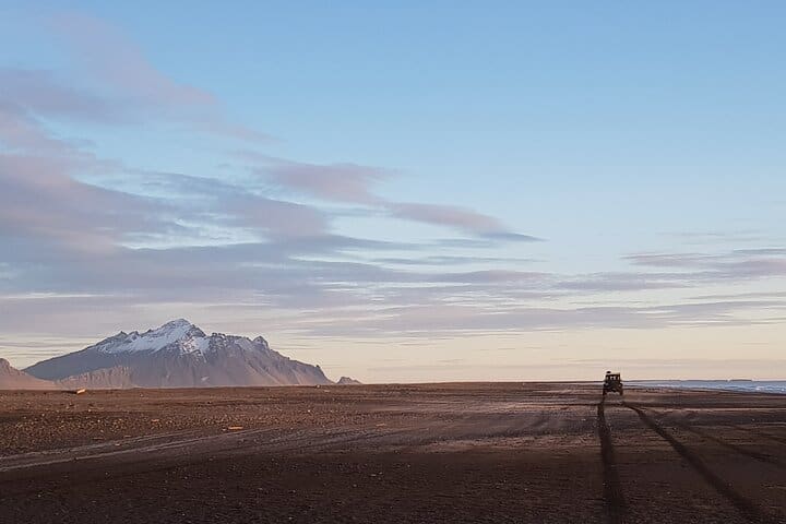 Tour en súper jeep por la playa de arena negra