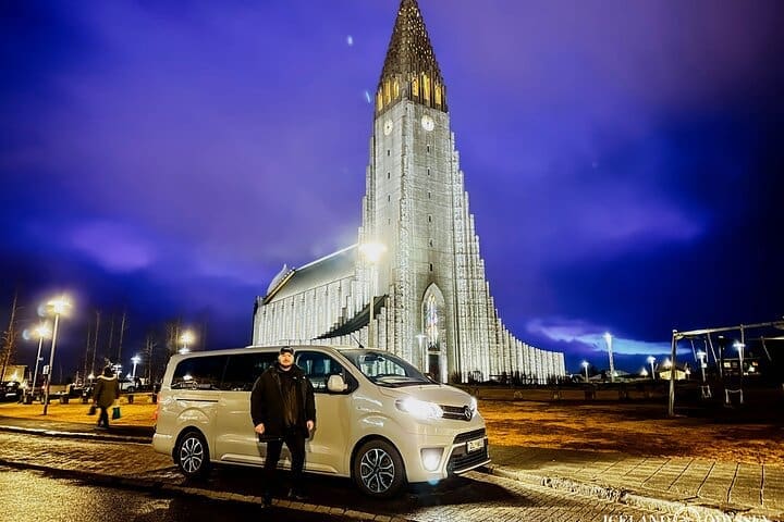 Traslado privado desde Reykjavik a la Laguna Azul al aeropuerto KEF
