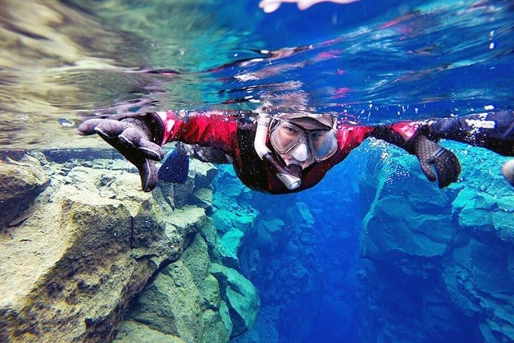 Buceo con traje seco en Silfra con fotos gratuitas: encuentro en el lugar