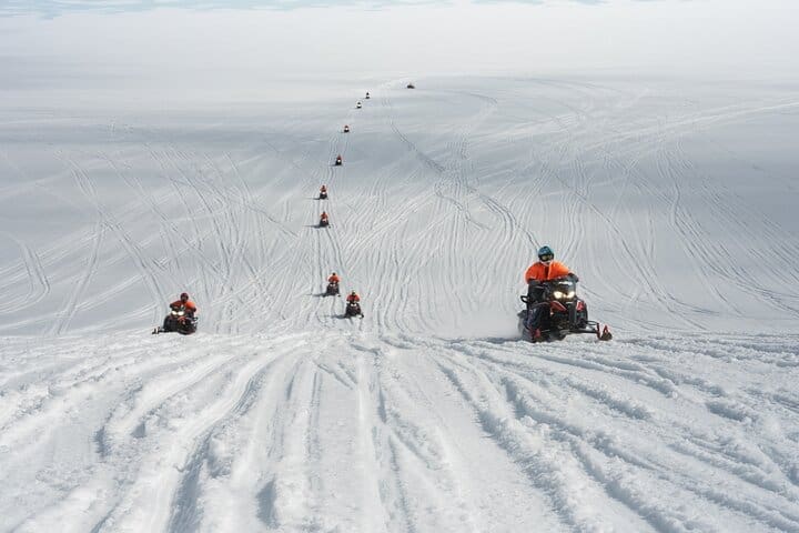 Combo Into the Glacier: motos de nieve + cueva de hielo Langjökull