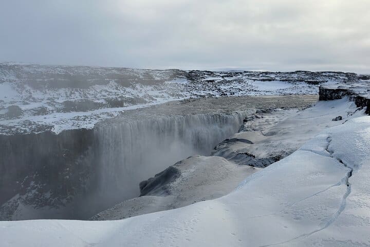 Tour en minibús 4×4 Lago Myvatn, Dettifoss, Selfoss, Godafoss y baños naturales